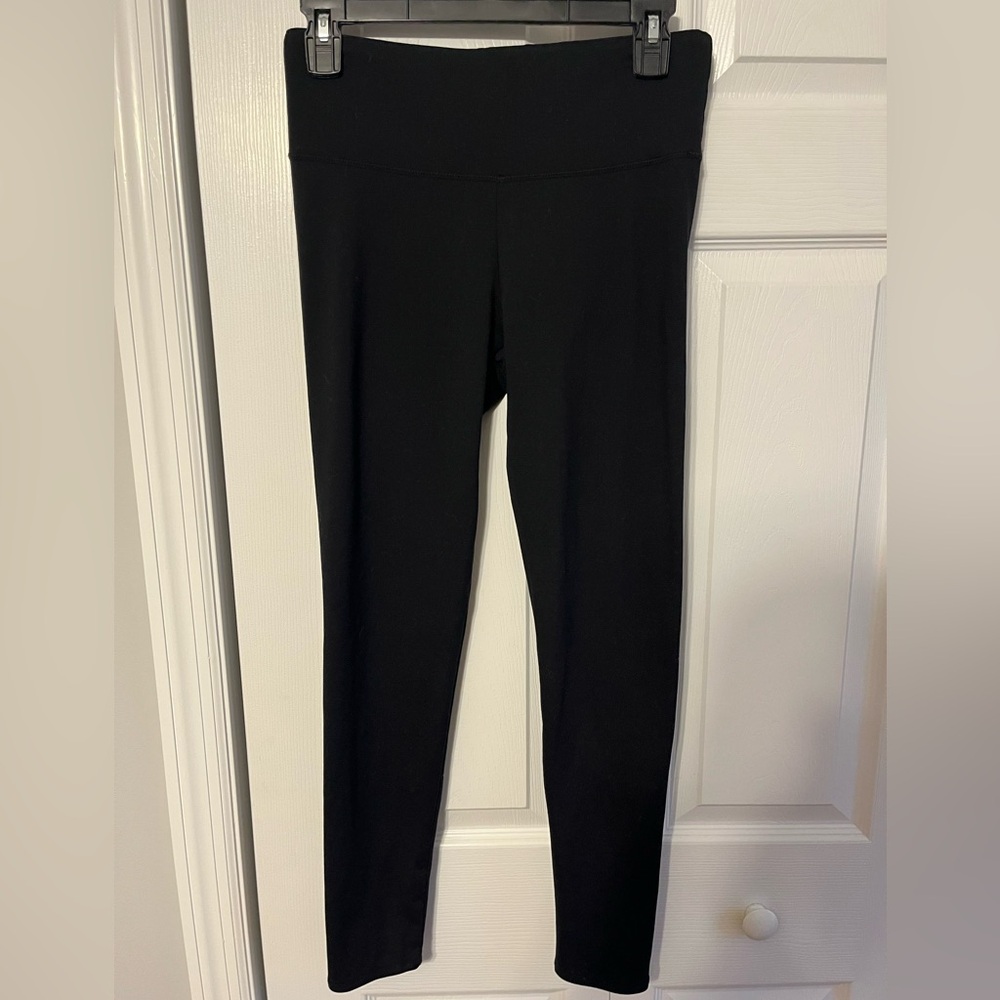 Sleek Black Stretch Leggings with Matte Finish